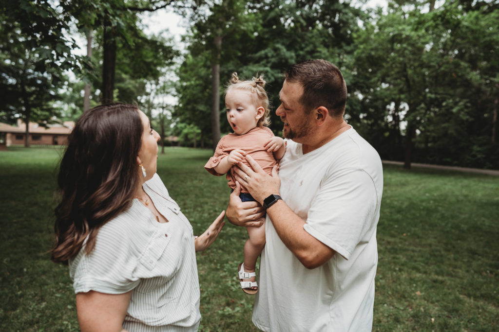 Family Photo Session at Riverside Park in Findlay, Ohio with Jessica Karcher Photography