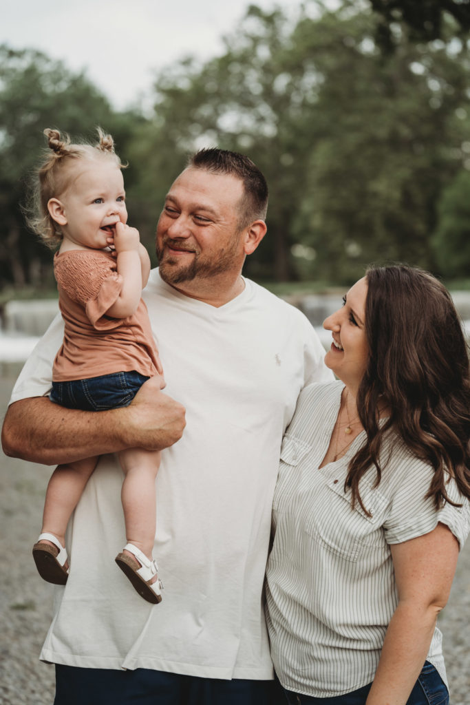 Family Photo Session at Riverside Park in Findlay, Ohio with Jessica Karcher Photography